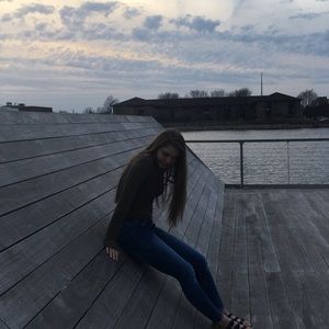 Meet your Posher, Rayne